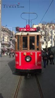 Tram nostalgico sulla via Istiklal