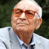 Turkish novelist Yasar Kemal